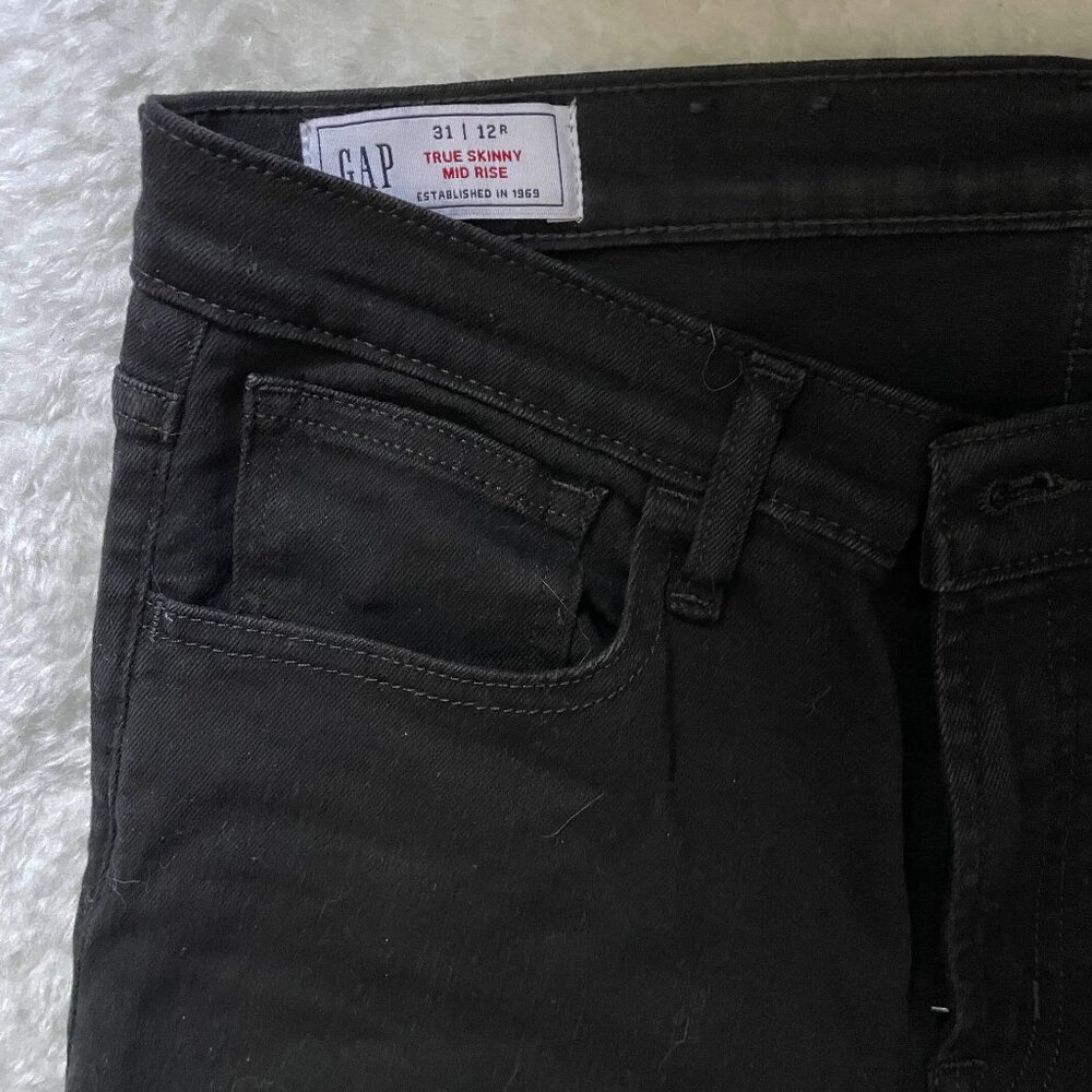 Gap True Skinny Midrise black jeans